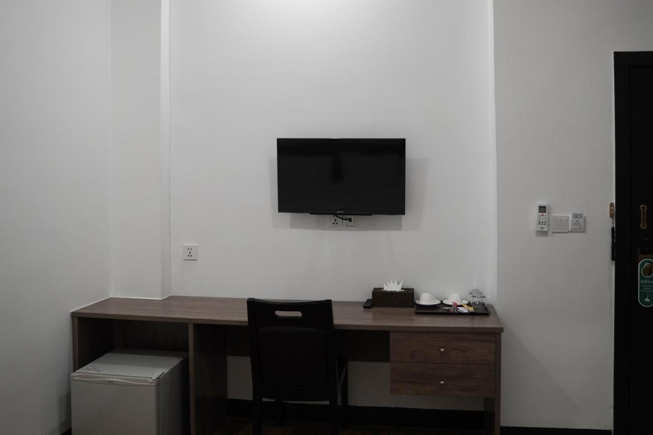 Apple Hotel Three - Near Pnh Airport Phnom Pen Exterior foto