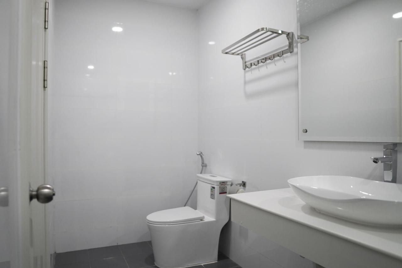 Apple Hotel Three - Near Pnh Airport Phnom Pen Exterior foto