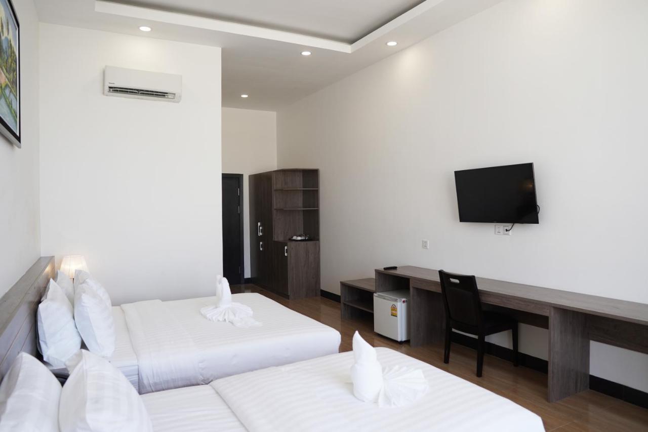 Apple Hotel Three - Near Pnh Airport Phnom Pen Exterior foto