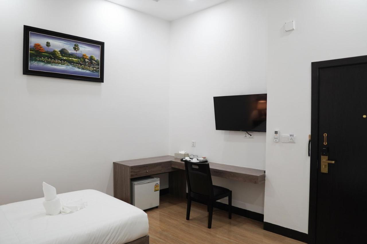 Apple Hotel Three - Near Pnh Airport Phnom Pen Exterior foto