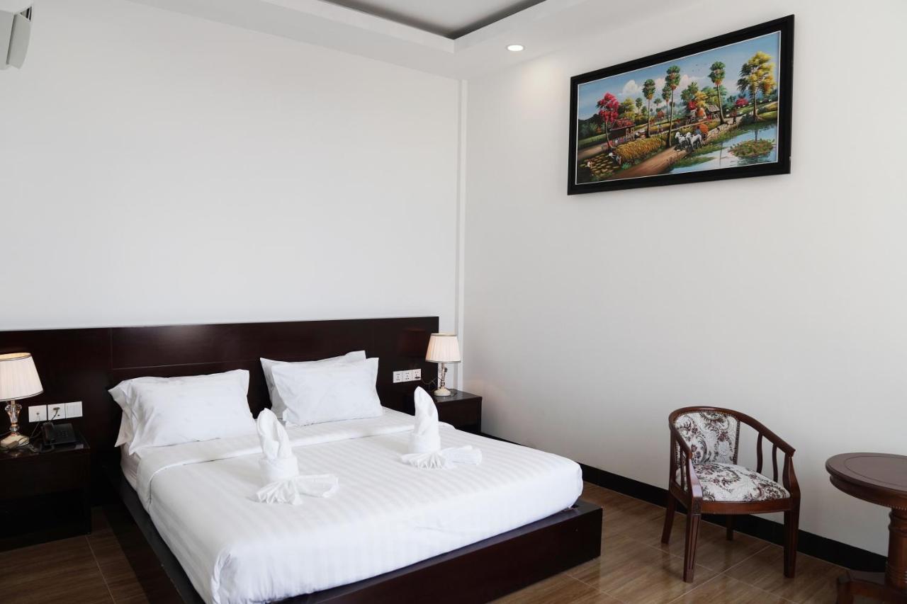 Apple Hotel Three - Near Pnh Airport Phnom Pen Exterior foto